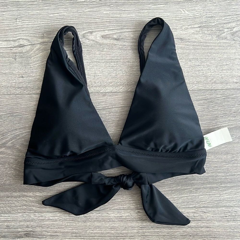 AERIE Triangle Bikini Top Black Size Medium Tie Back Removable Pads Classic NWT